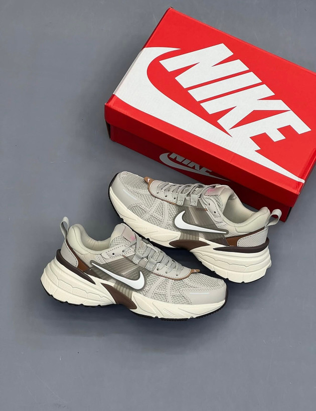 کتونی زنانه و مردانه Nike V2k