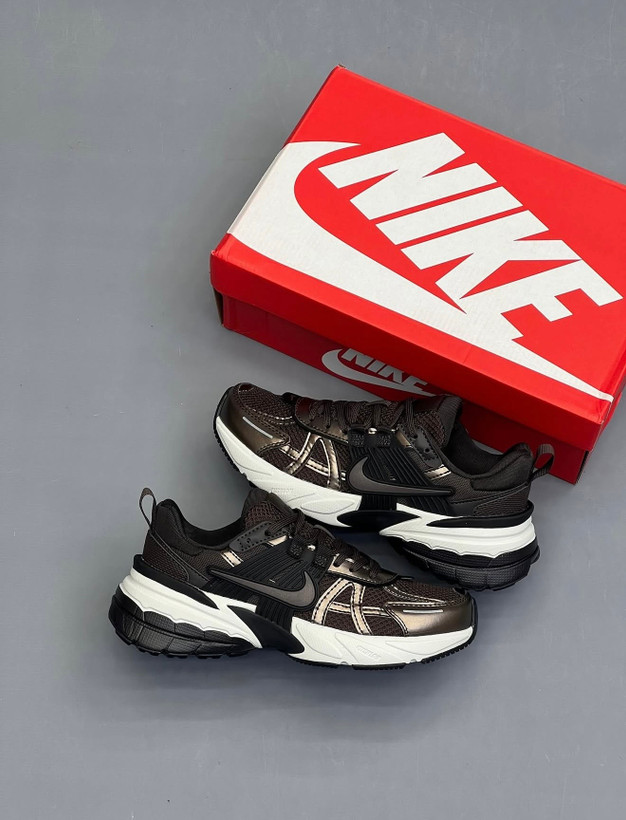 کتونی زنانه و مردانه Nike V2k