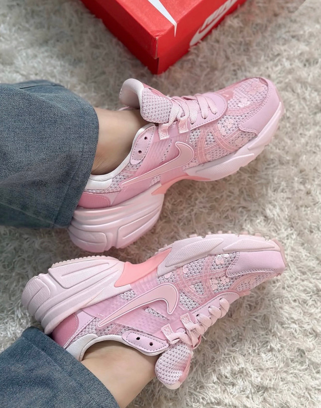 کتونی زنانه و مردانه Nike V2k