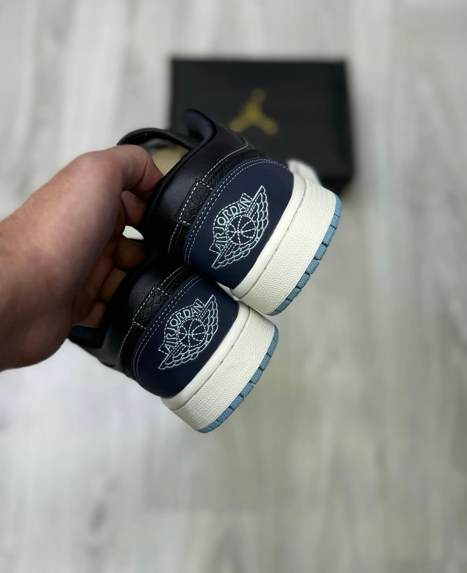 کتونی مردانه نایک ایر جردن وان لو دارک ابسیدین Nike Air Jordan 1 Low Dark Obsidianبارویه ی چرم