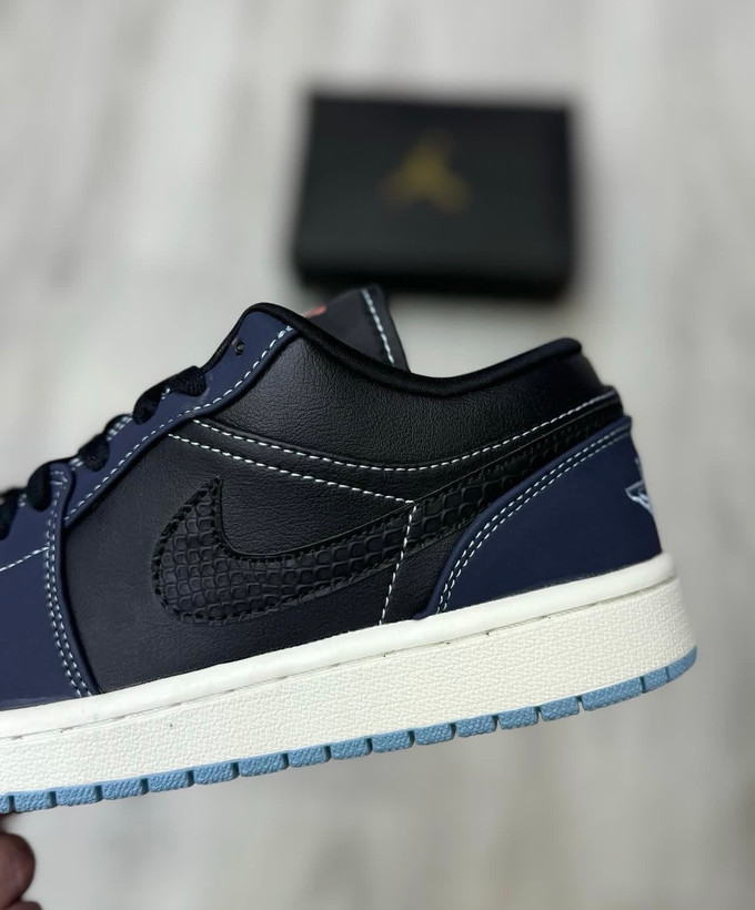 کتونی مردانه نایک ایر جردن وان لو دارک ابسیدین Nike Air Jordan 1 Low Dark Obsidianبارویه ی چرم