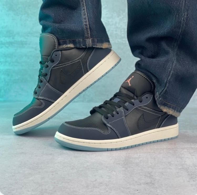 کتونی مردانه نایک ایر جردن وان لو دارک ابسیدین Nike Air Jordan 1 Low Dark Obsidianبارویه ی چرم