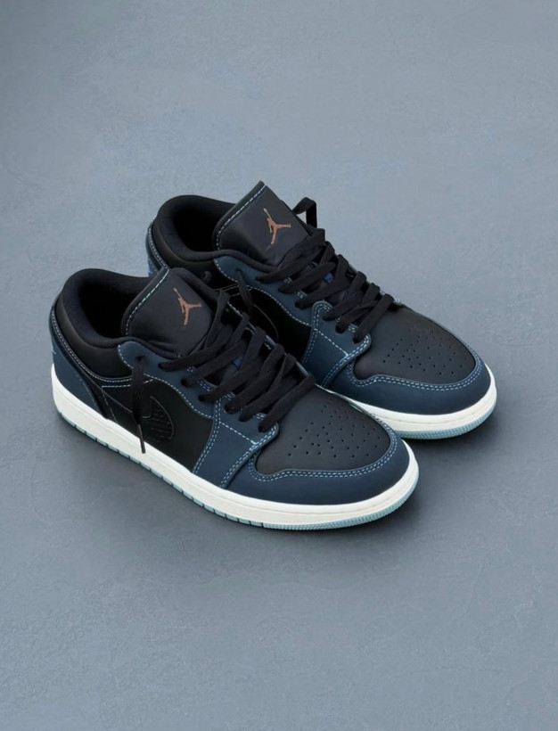 کتونی مردانه نایک ایر جردن وان لو دارک ابسیدین Nike Air Jordan 1 Low Dark Obsidianبارویه ی چرم