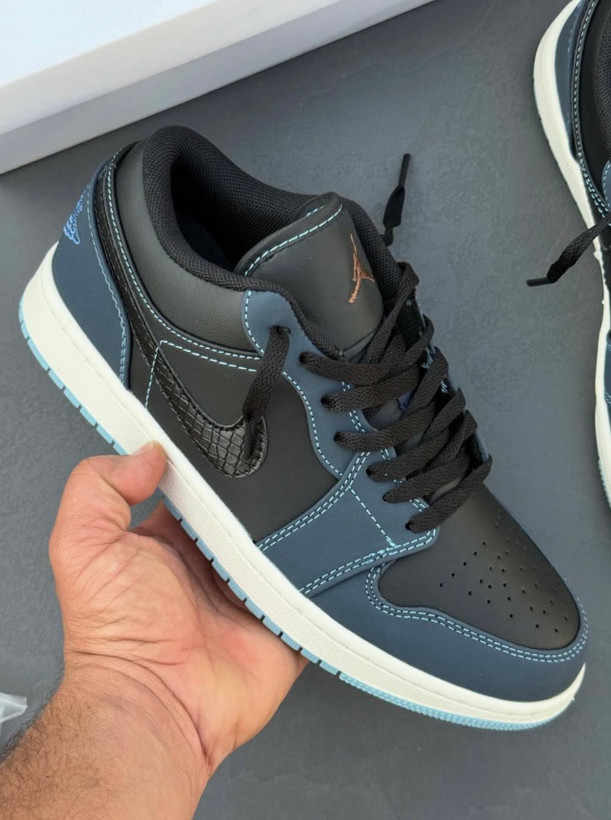 کتونی مردانه نایک ایر جردن وان لو دارک ابسیدین Nike Air Jordan 1 Low Dark Obsidianبارویه ی چرم
