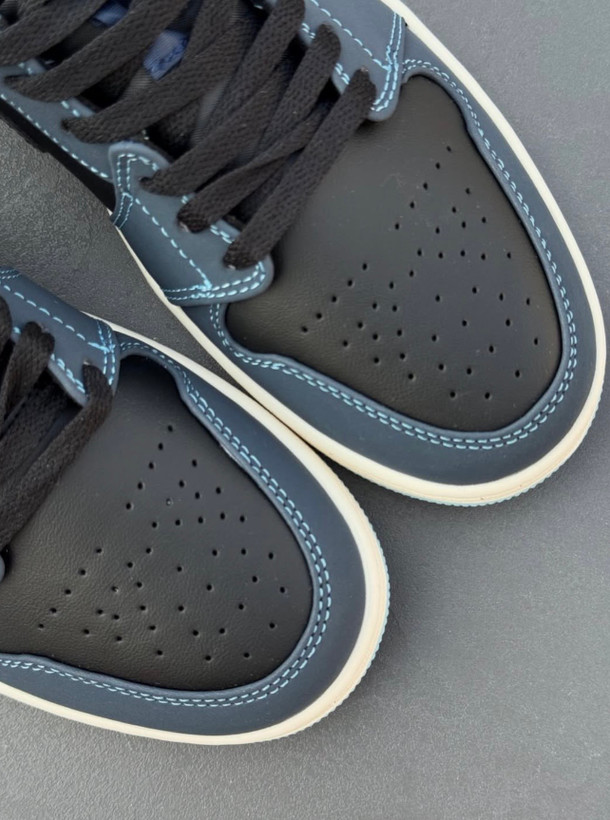 کتونی مردانه نایک ایر جردن وان لو دارک ابسیدین Nike Air Jordan 1 Low Dark Obsidianبارویه ی چرم