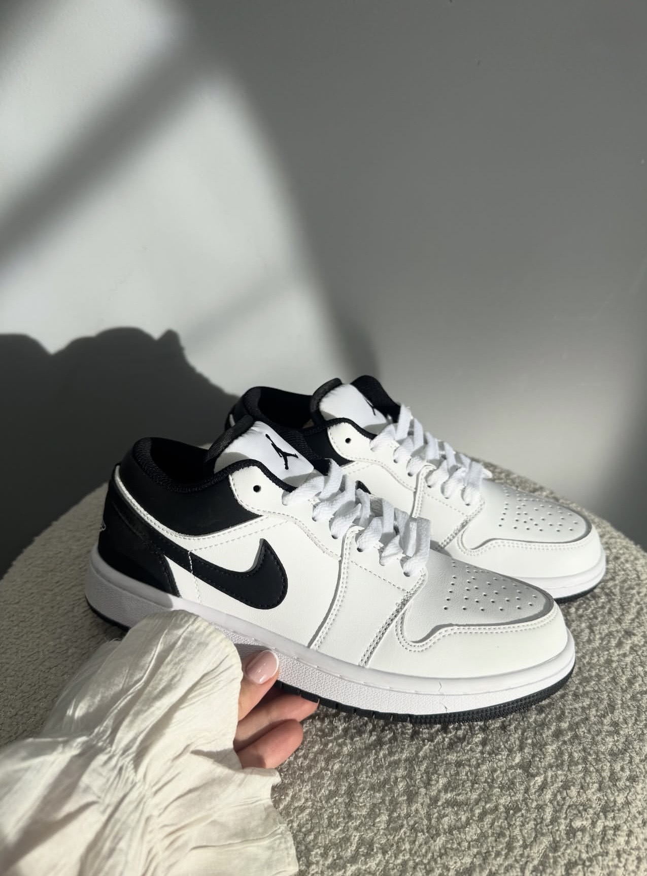 کتونی زنانه و مردانه نایکی مدل Air Jordan 1 Low سفید مشکی