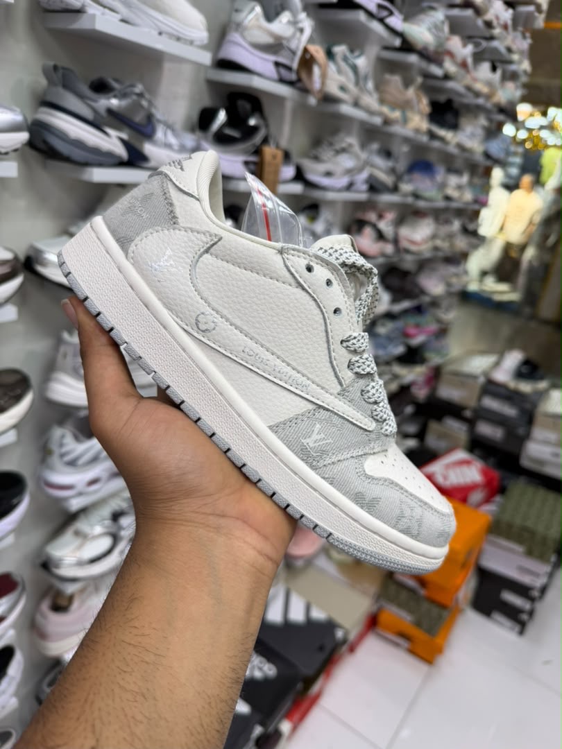 کفش جردن تراویس لویی ویتون سفید طوسی Jordan 1 x Travis Scott